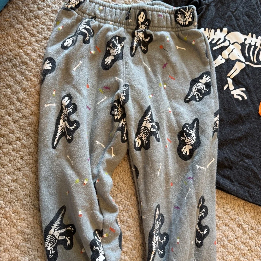 Kids Cat&Jack Dinosaur Skeleton Halloween Pajama Set Long Sleeve Pants‎ 4T